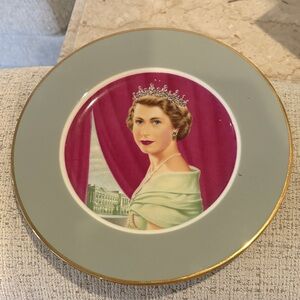 Commerative Coronation of Her Majesty Queen Elizabeth II Plate with Gold Trim